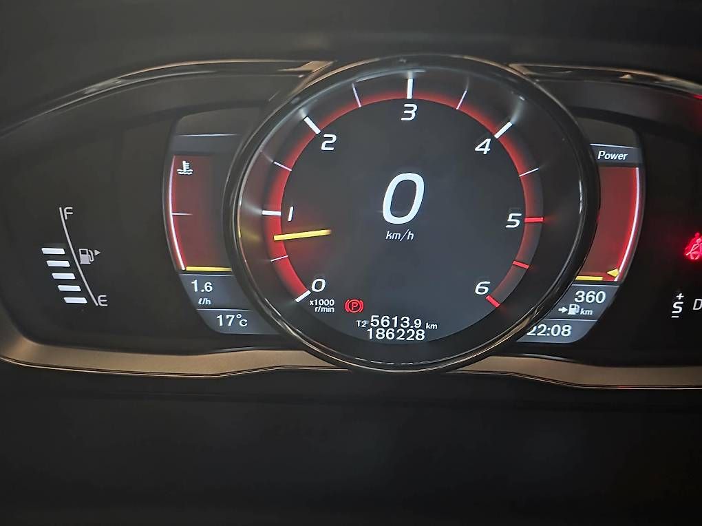 Automobili: Volvo XC60 2.4 D5 – Usato da Pfeffikon LU venduto da KSkroban 1