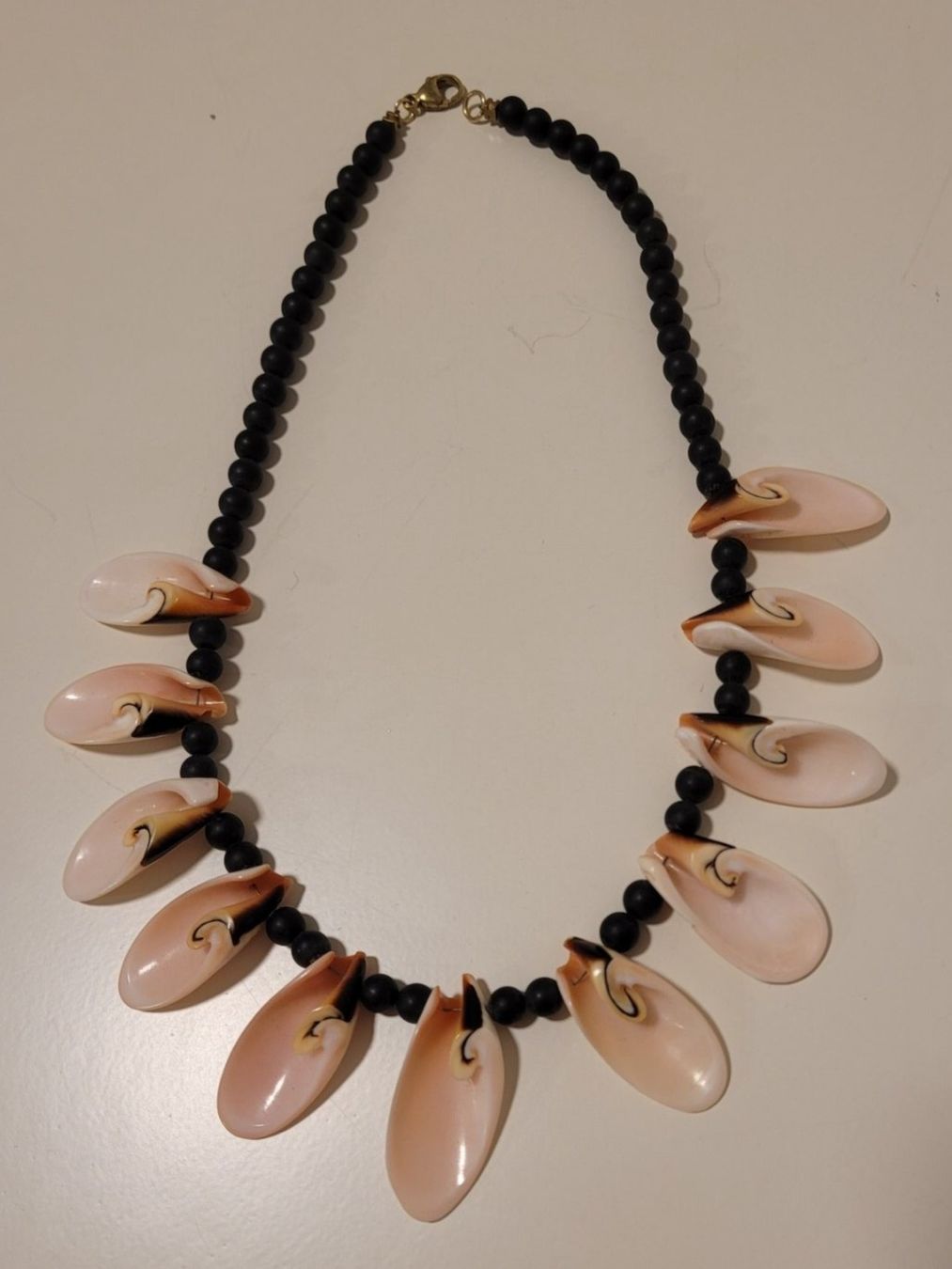 Catenine: Steinkette Lava Muscheln – Usato da Schaan venduto da car_wrv2 1