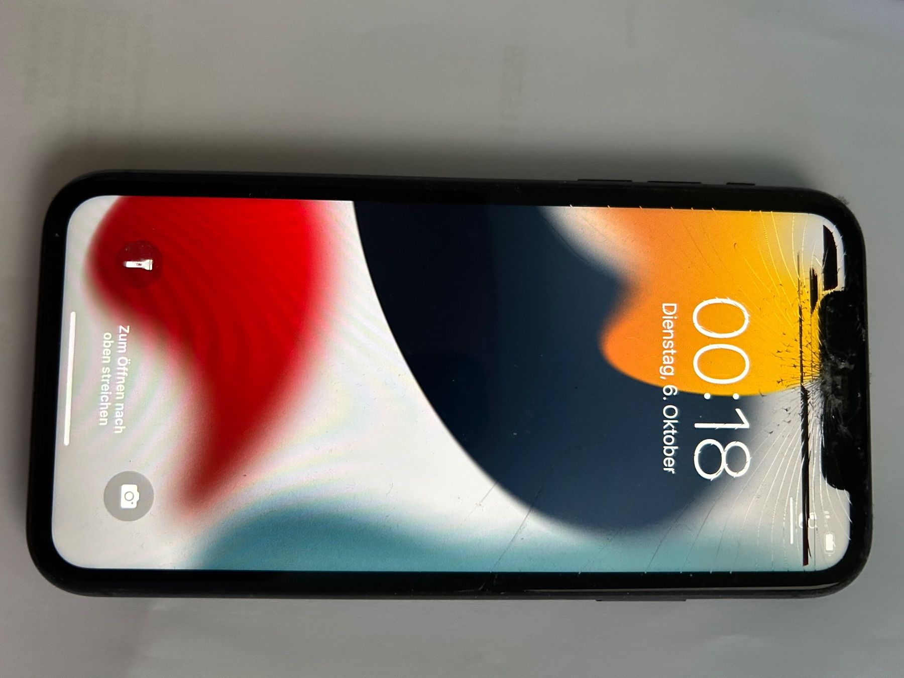 Apple Portables: iPhone 11 64 GB Display defekt – Défectueux à Sennhof par herz40