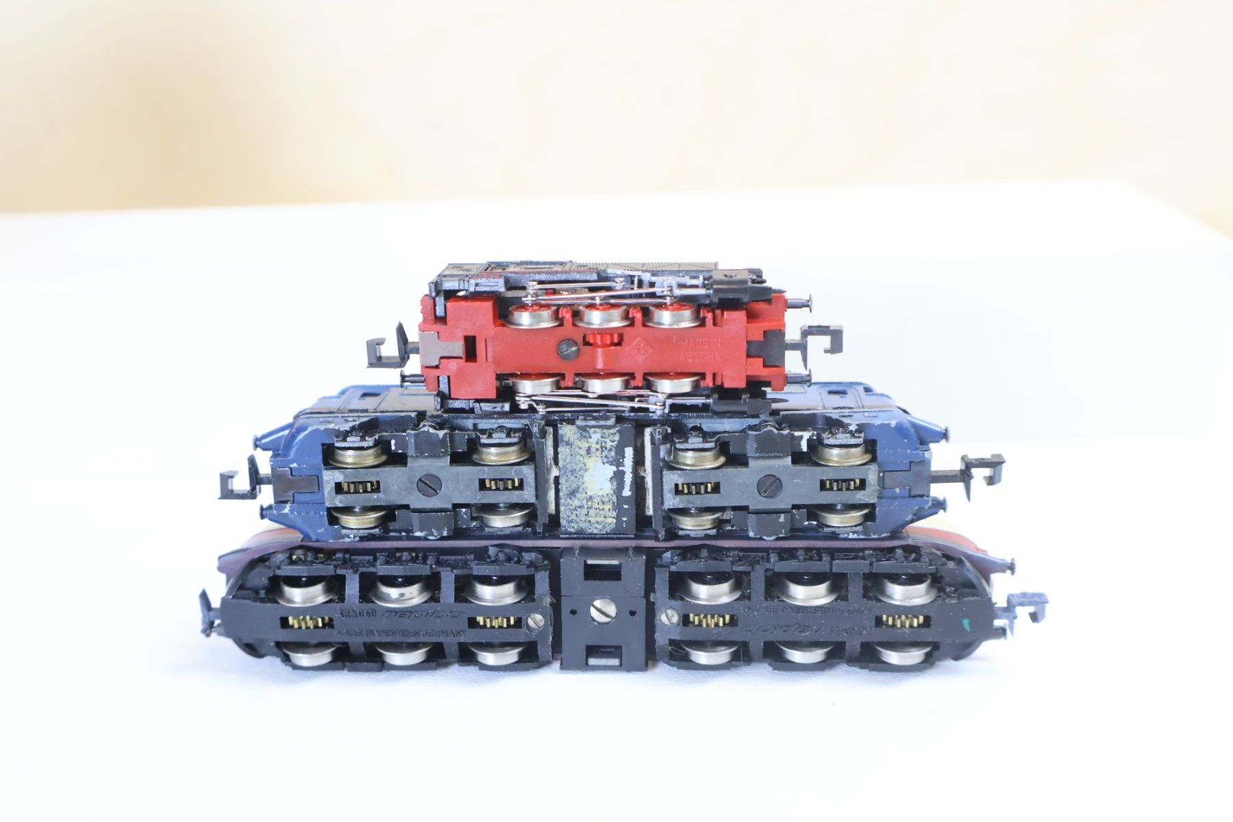 Roco Modelleisenbahnen: Roco/Arnold 3 x Loks - Spur N – Gebraucht aus Winterthur von Monstera 6