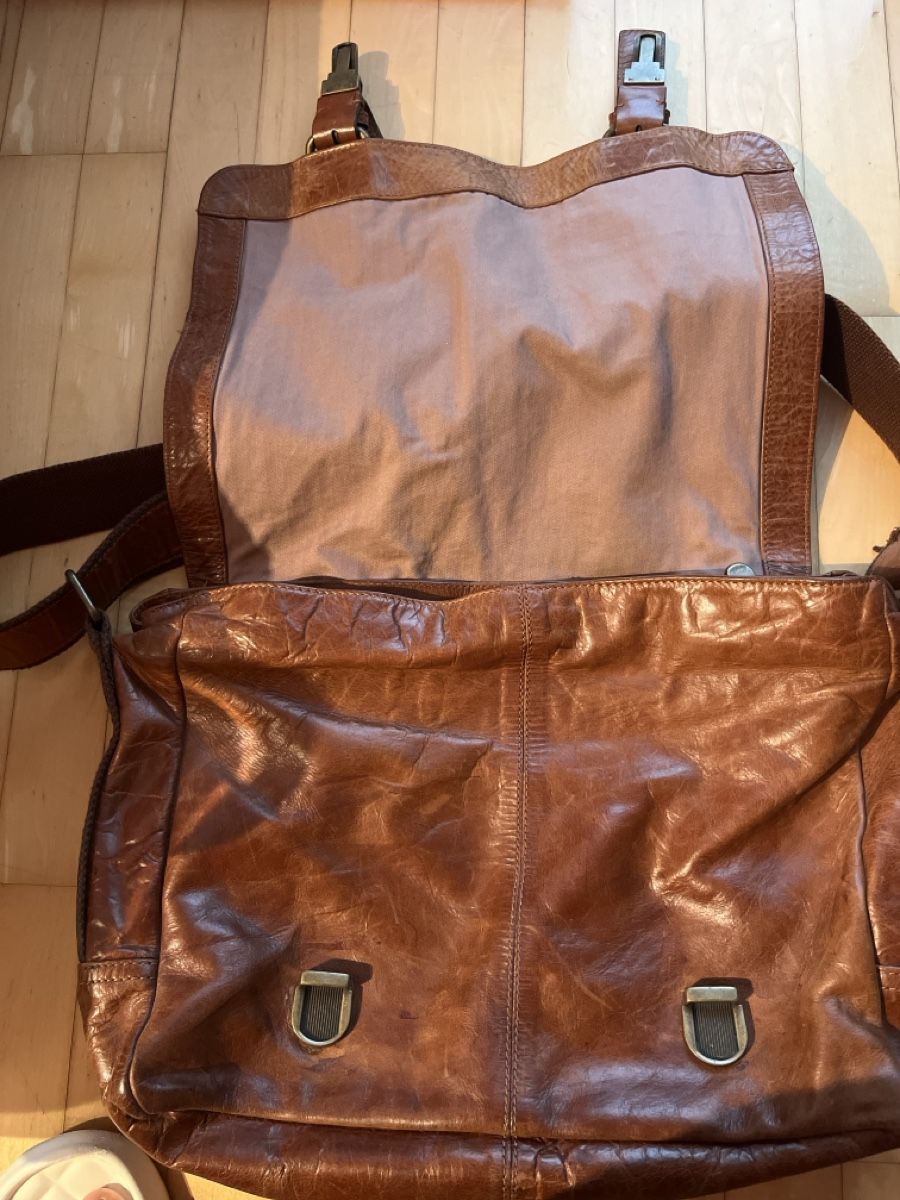 Taschen für Damen: Leder- Umhängetasche  – Gebraucht aus Gampel von pla_xn9j 2