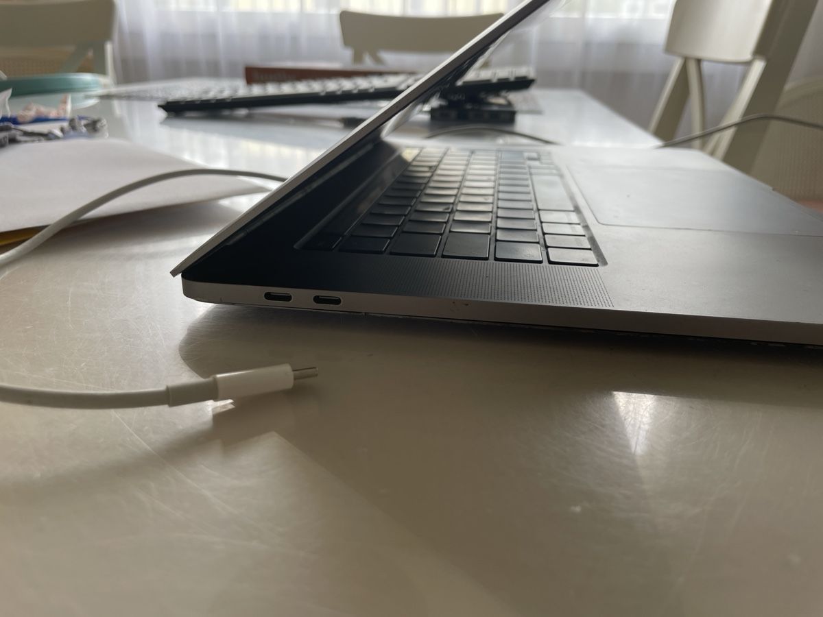 Apple Portables: Macbook Pro 2019/1TB/16GB/i7  A2141 – D'occasion à Abtwil sg par Kueng.MultiOutlet 6