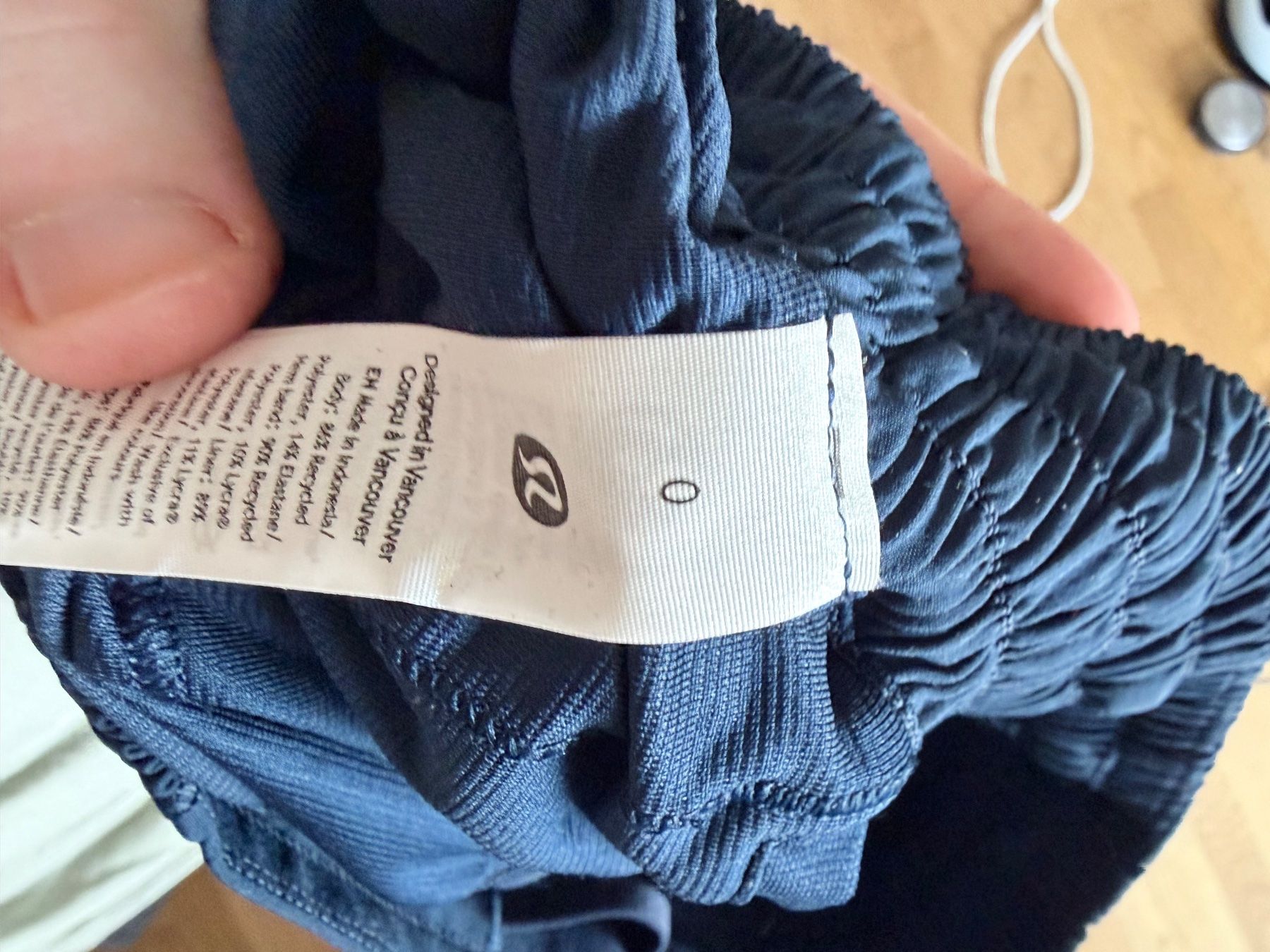 Lululemon Pantaloni: Lululemon Shorts – Nuovo (secondo la descrizione) da Chur venduto da Pascal_gk 2