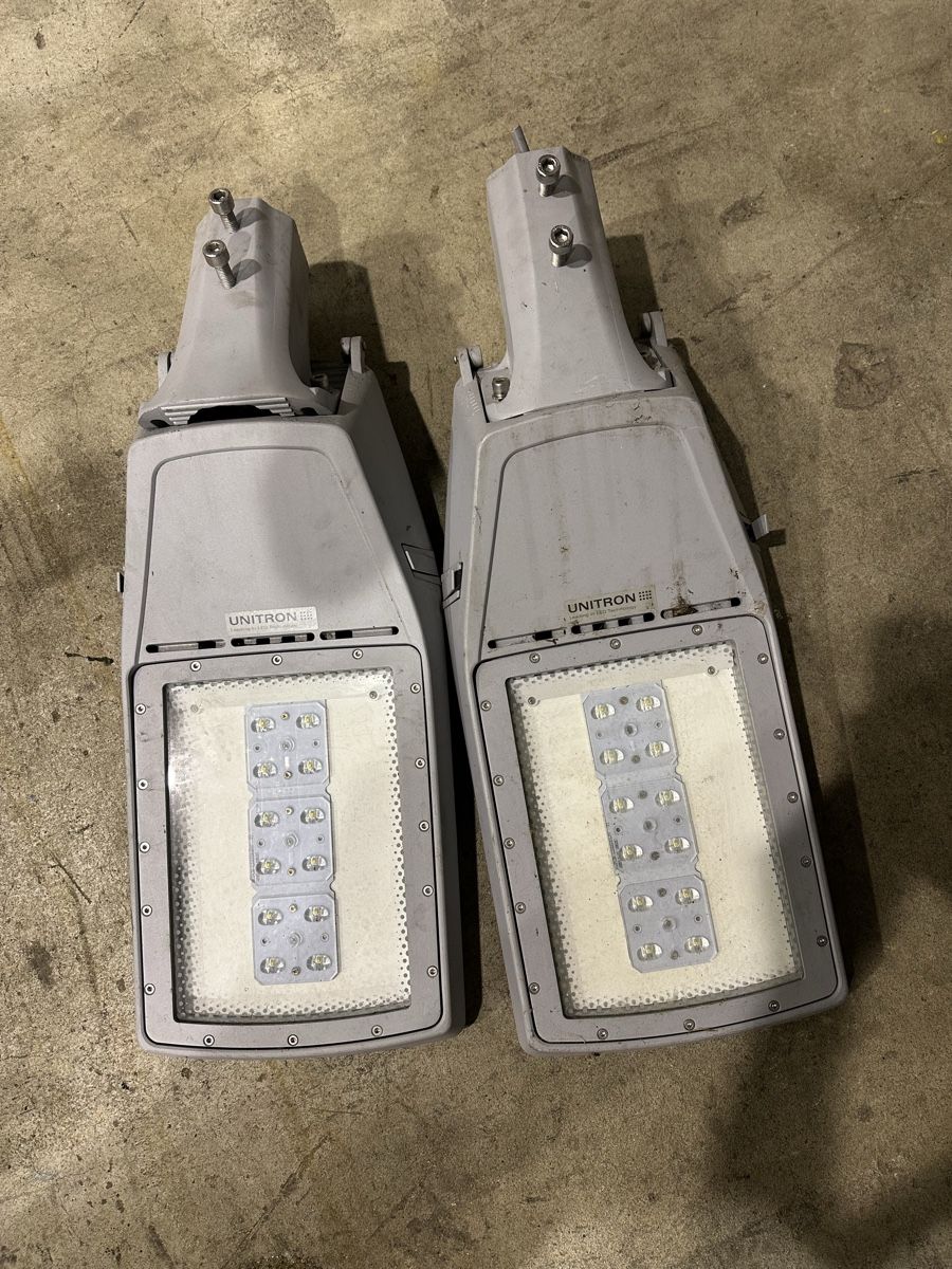 Lampade: 2 Stk. UNITRON LED Strassenleuchten ab 79.00 – Usato da Liebistorf venduto da motocentergmbh