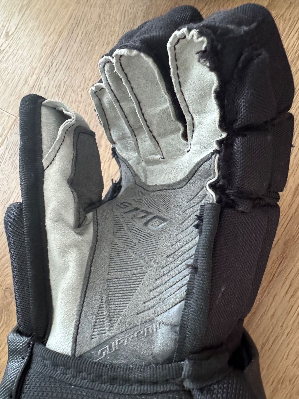 Guanti: Bauer Spielerhandschuhe S 170 Grösse 12" / 30 cm – Usato da Cham venduto da Rubt 2