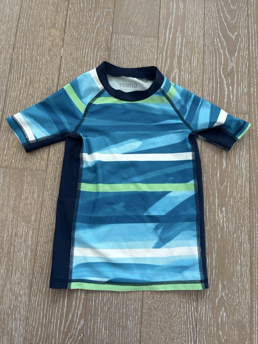 Reima Badehosen: Reima Rashguard Blue Stripes  swimsuit  – Gebraucht aus Zürich von muz_5h6k