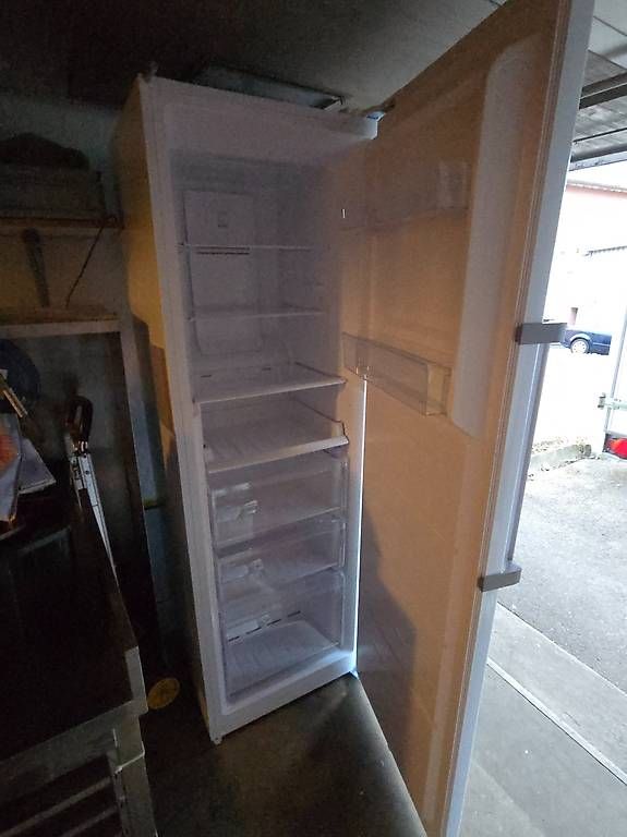 Gefrierschrank:  Gefrierschrank Kibernetik FSP  274 Liter No Frost – Gebraucht aus Niederuzwil von jolaki67 3