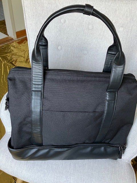 Borse: Schwarze Reisetasche neu – Nuovo (secondo la descrizione) da Solothurn venduto da ikebana9 1