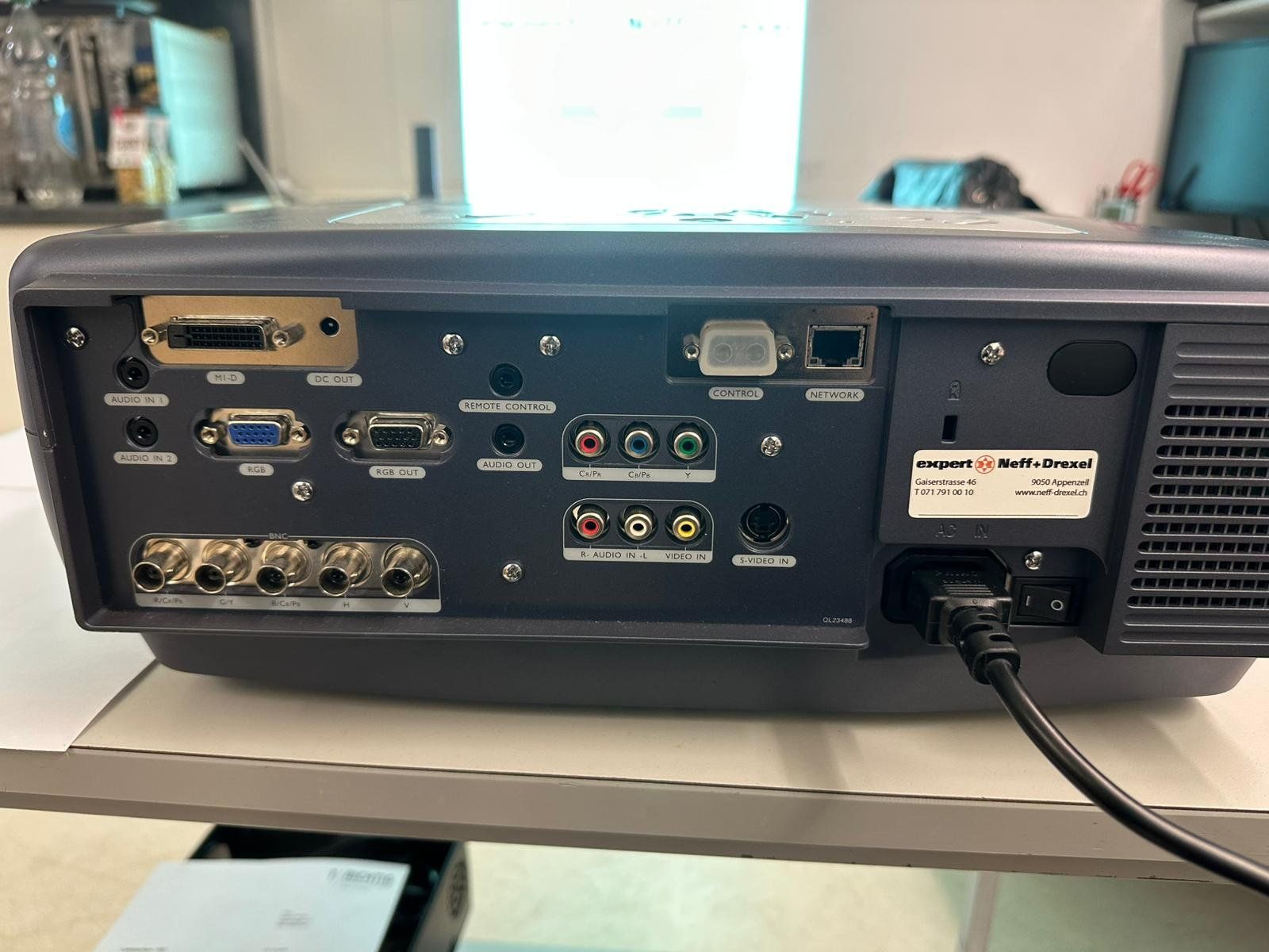 BenQ Videoprojektoren: Benq PB9200 Projektor – Gebraucht aus Appenzell von 1xRichtig 2
