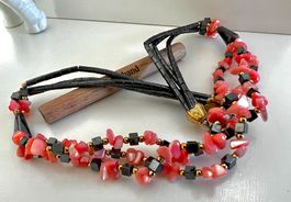 Handarbeit Kette 3-reihig Hämatit & rosa Koralle 53cm Unikat