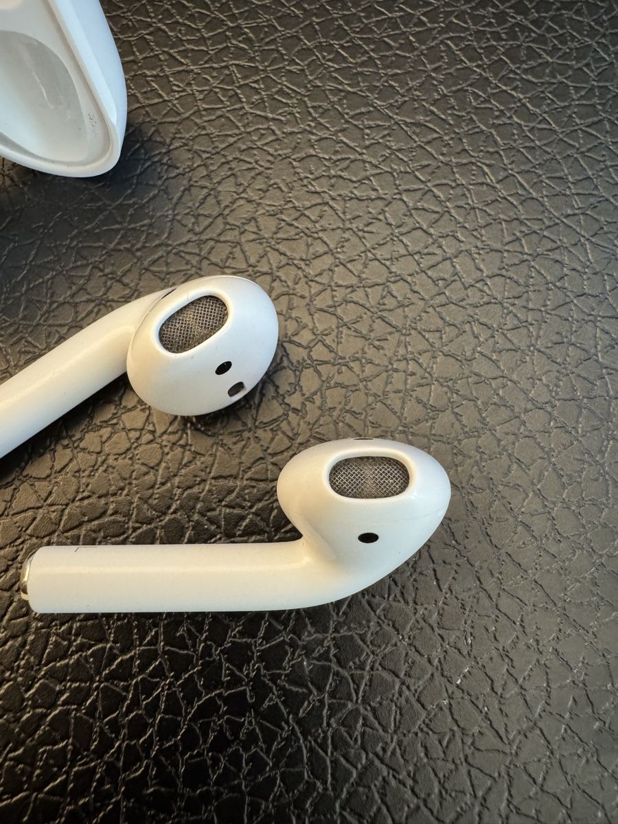 Apple Casques audio: AirPods 2ème gén. – D'occasion à Sugiez par Azeros 1