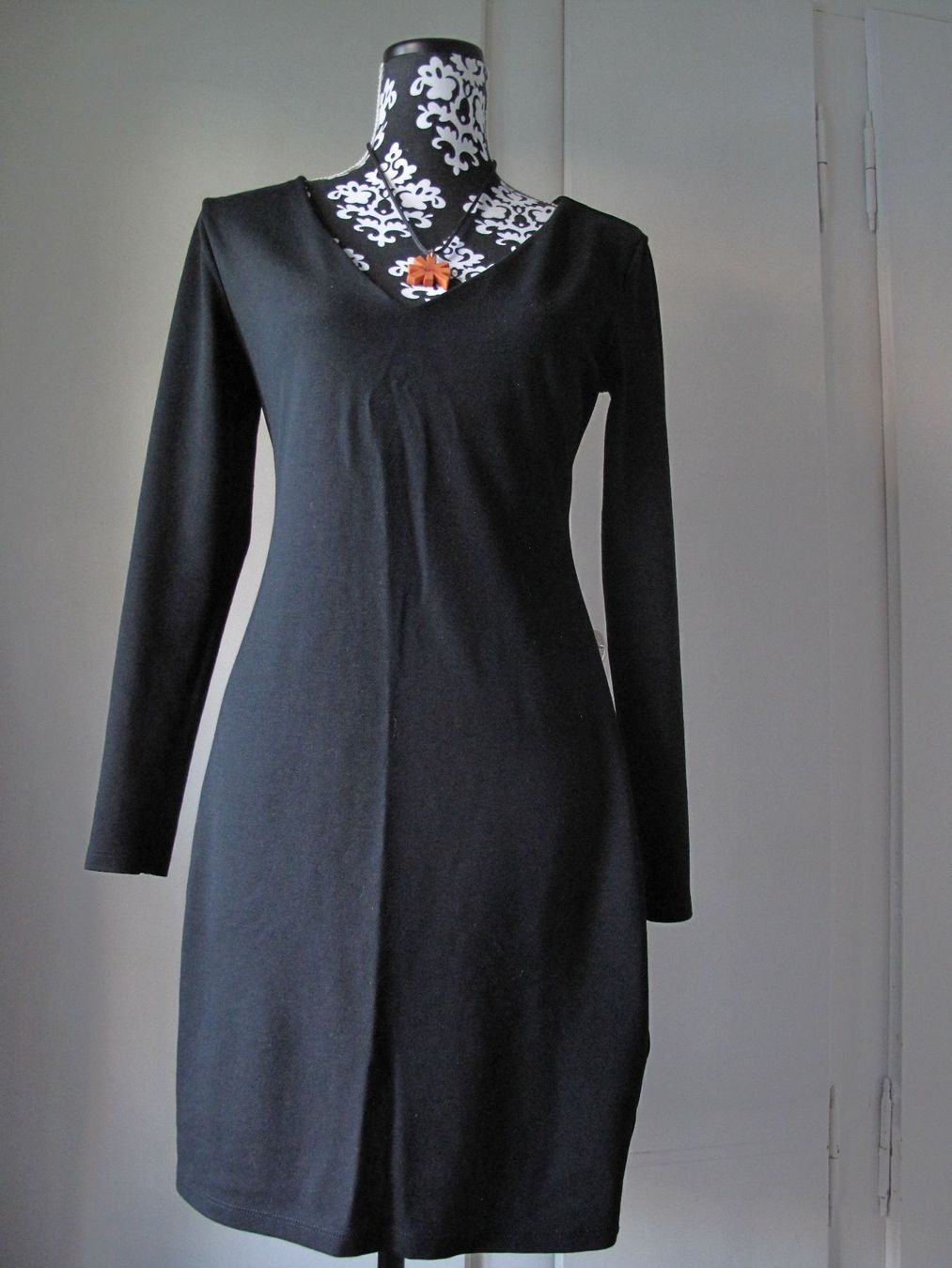 H&M Kleider: H&M Fitted Dress  Size 36-38 – Gebraucht aus glarus von Engel_888