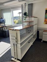 Büroregal weiss mit Ablageflächen