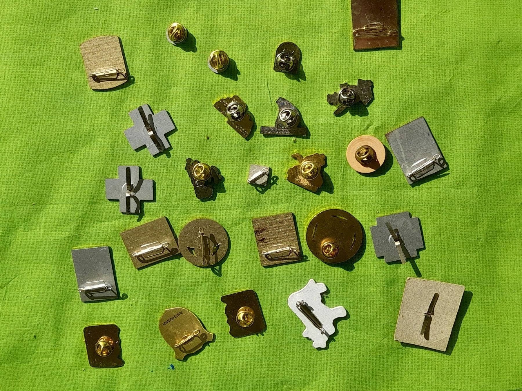 Swiss Placchette & Badge: Lot Pin`s – Usato da Aeschi b.Spiez venduto da 52_wochen 1
