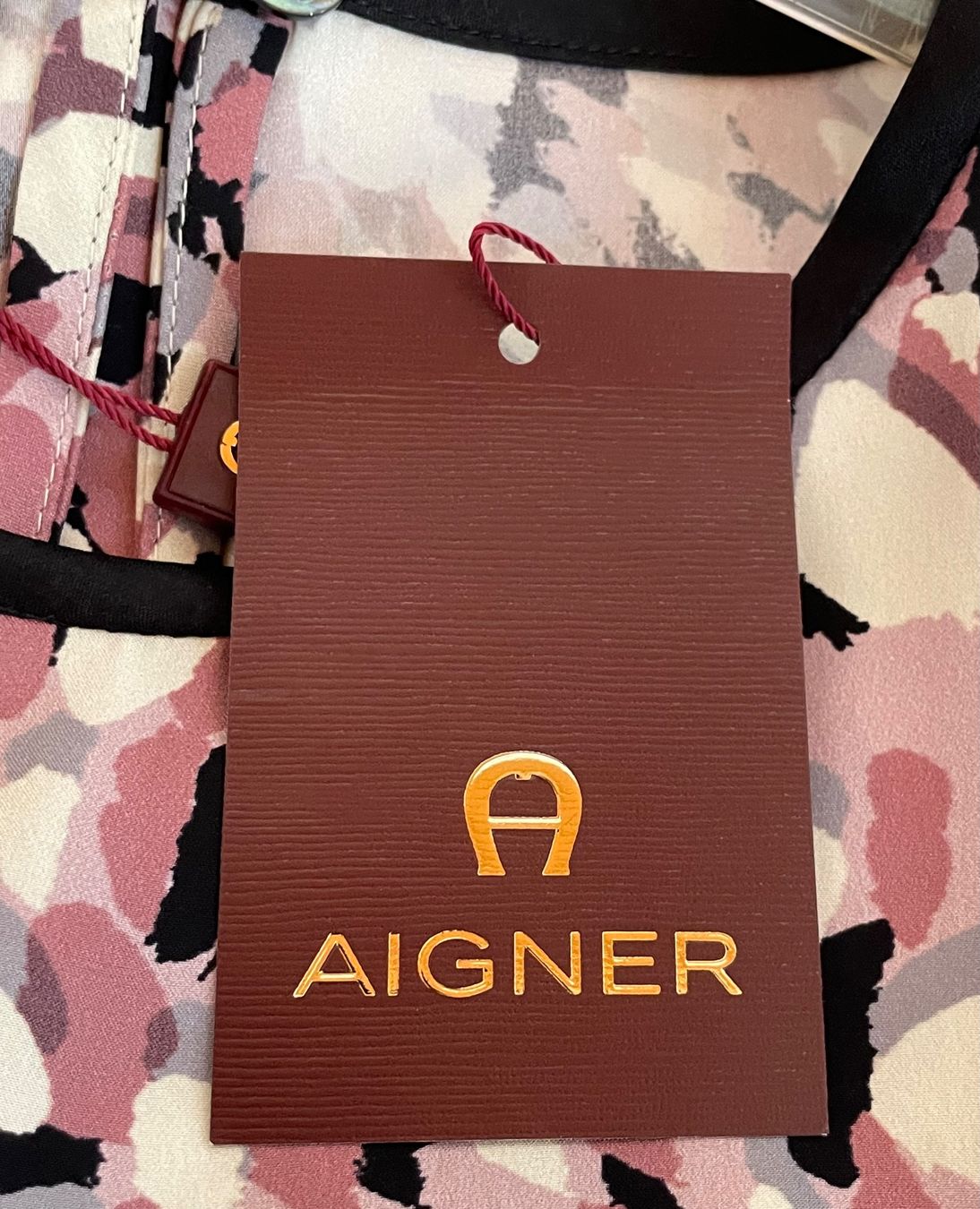 Aigner Camicette: Camicetta in seta AIGNER **NUOVA** – Nuovo (secondo la descrizione) da Castel San Pietro venduto da Moregi 4