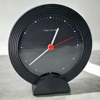 Pendule de bureau HERMLE en plastique noire et lucite