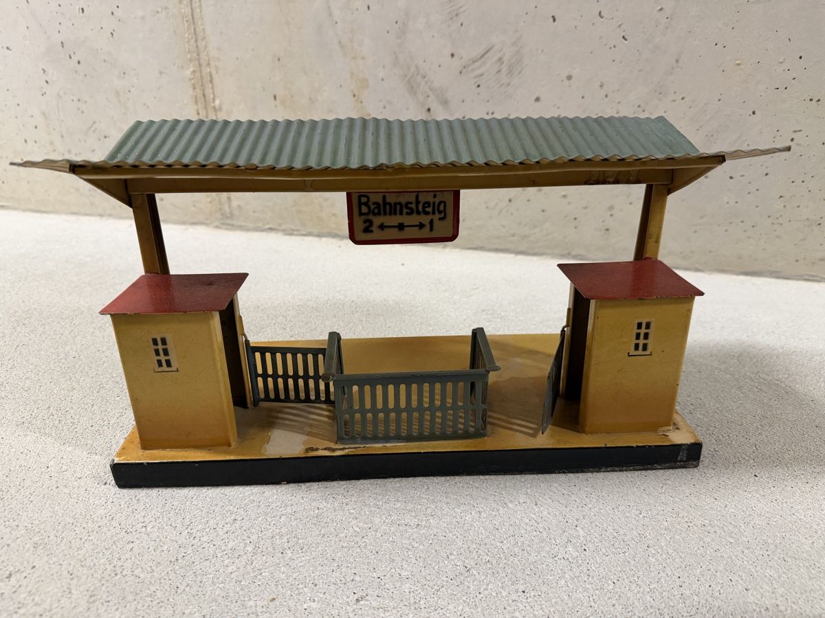 Kibri Modelleisenbahnen: Kibri Bahnsteig – Gebraucht aus Jona von vallu_94