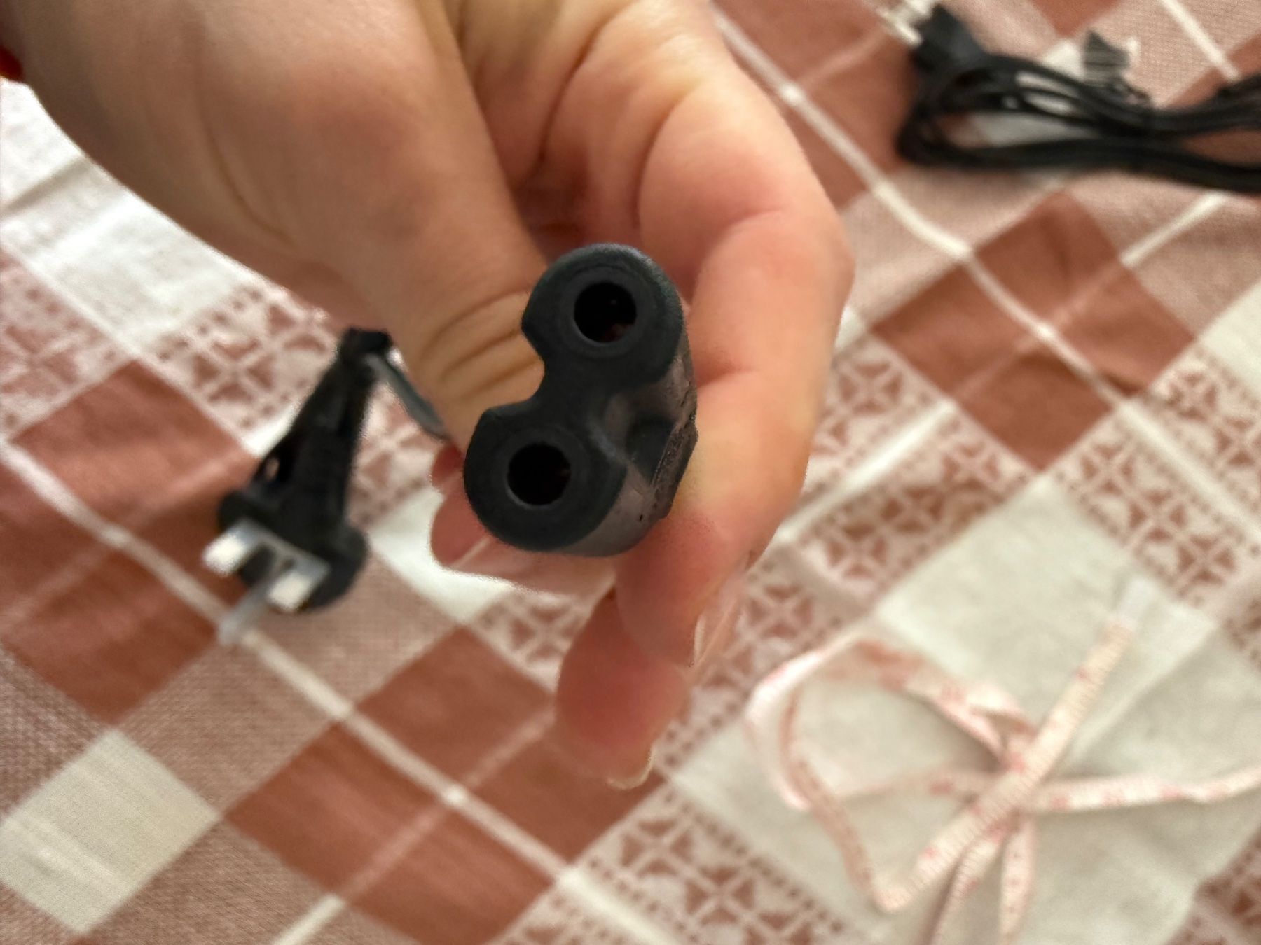 Kabel: Neuwertiges Netzkabel mit Stecker, Schwarz, HPI 2319 – Gebraucht aus Riehen von ann_76jw 4