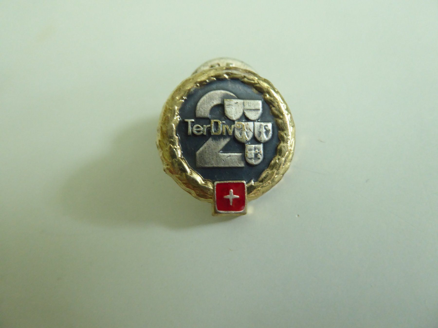 Broschen & Nadeln: Pin, Ter Div. 2 – Gebraucht aus Zürich von Chaeffeler
