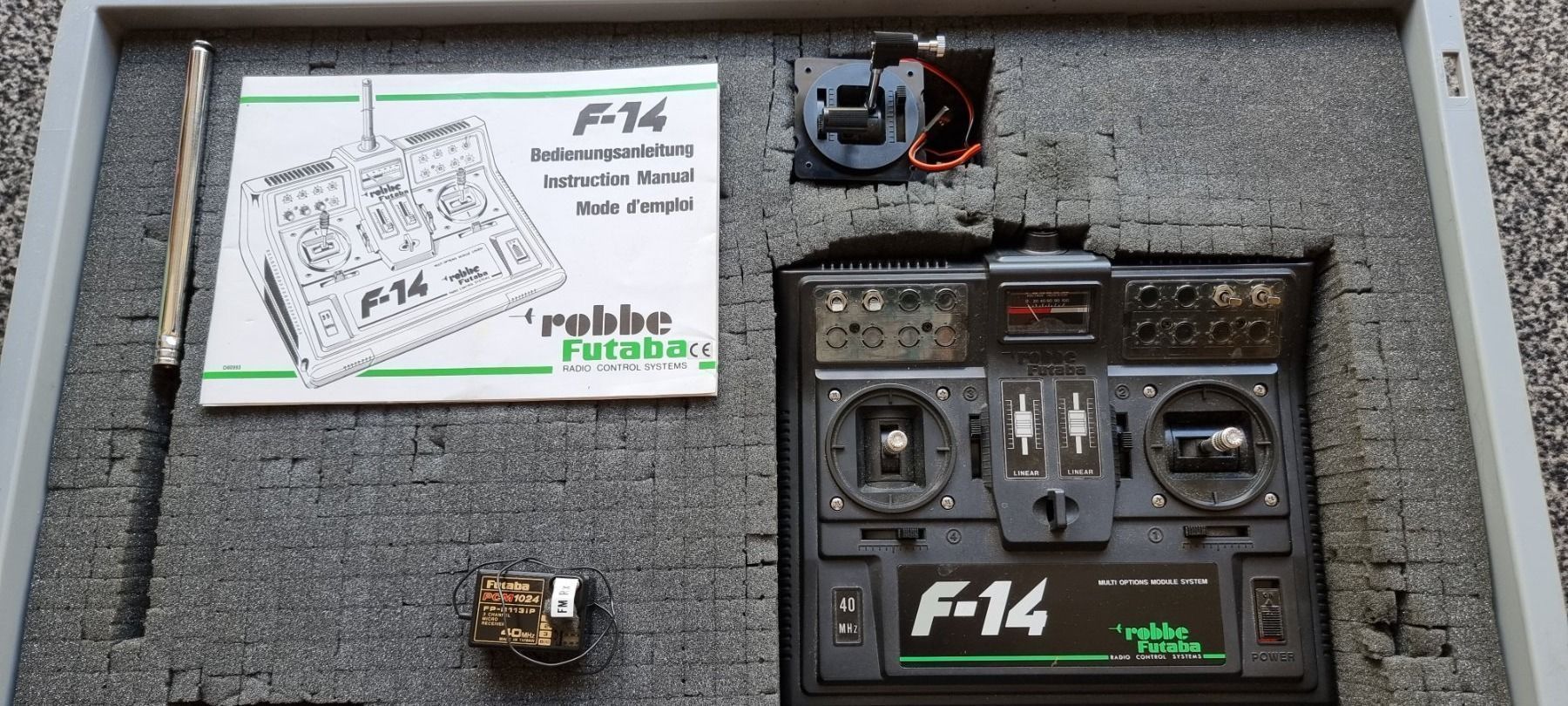 Robbe Modellismo RC: Futaba F-14 40mhz mit Navy Stick – Usato da Bellach venduto da Super15