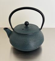 Teekanne aus Gusseisen