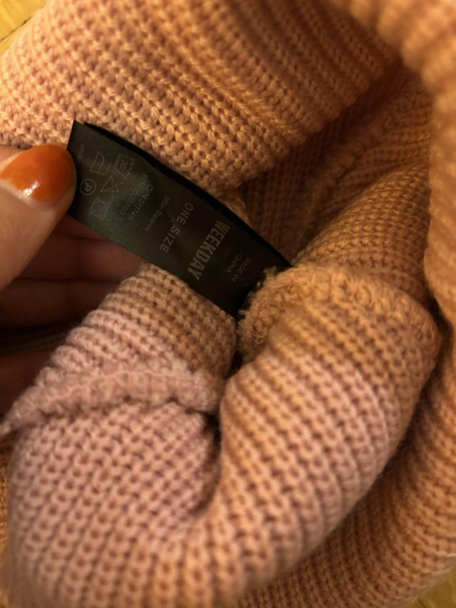 Weekday Copricapi, berretti & cappellini: Weekday Beanie Rosa – Usato da Zürich venduto da ori_9dcy 1