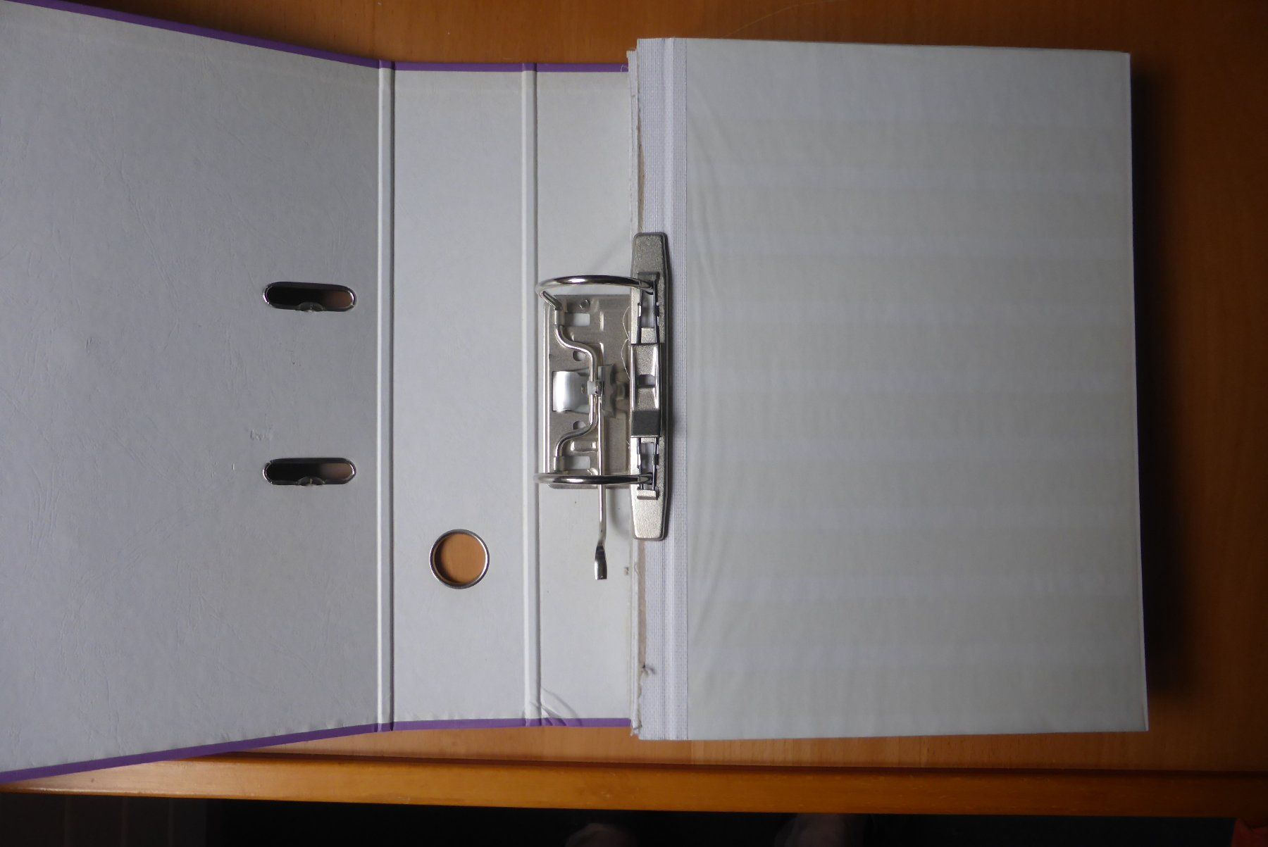 Albums: Briefmarken - Ringordner mit 32 Einlageblätter – D'occasion à Brunnadern par vapiano