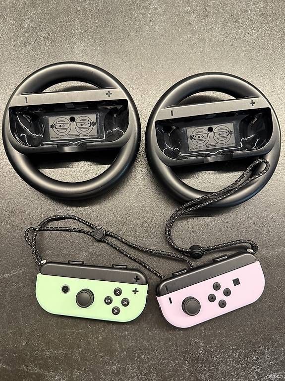 Nintendo Manettes: 2 Joy-Cons mit Lenkrad – D'occasion à Gähwil par Tigerfingge