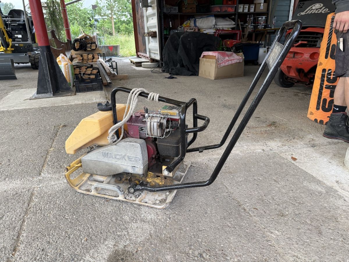 Wacker Neuson Tutte le macchine: Wacker Neuson Rüttelplatte  – Difettoso da winterthur venduto da Schwan-Felix 1