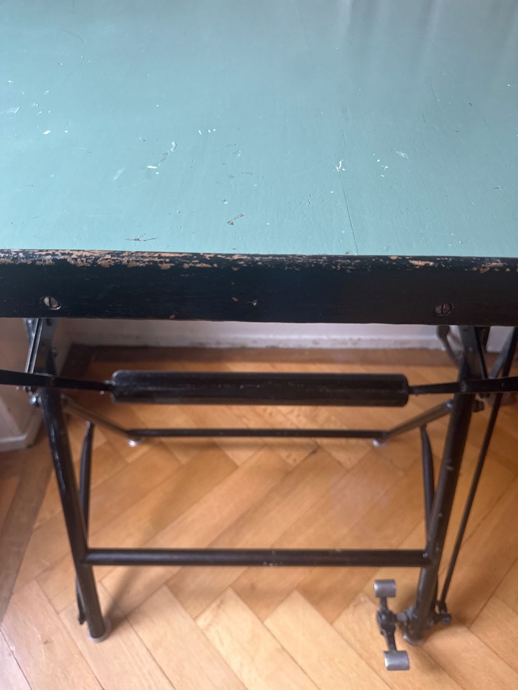 Tavoli: Table à dessin ancienne / sublime et parfait etat – Nuovo (secondo la descrizione) da Arnex-sur-Orbe venduto da cameleonfringant 9