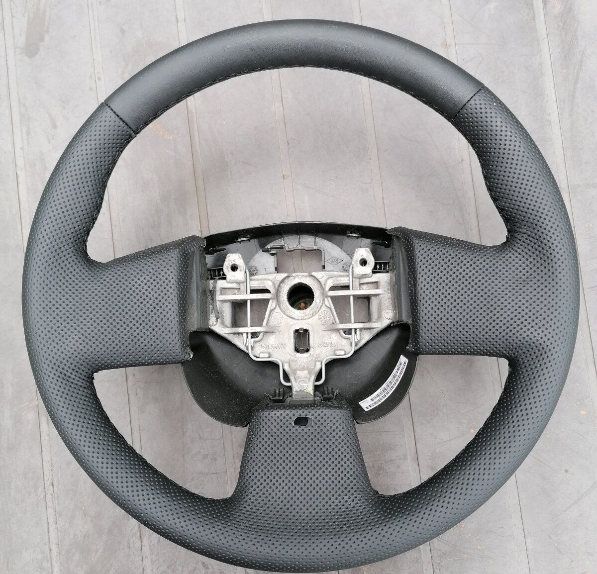 Renault Tutti pezzi di ricambio auto: NEU Leder lenkrad Renault Master II, III – Nuovo (secondo la descrizione) da Auw venduto da Neo_z2rq 1