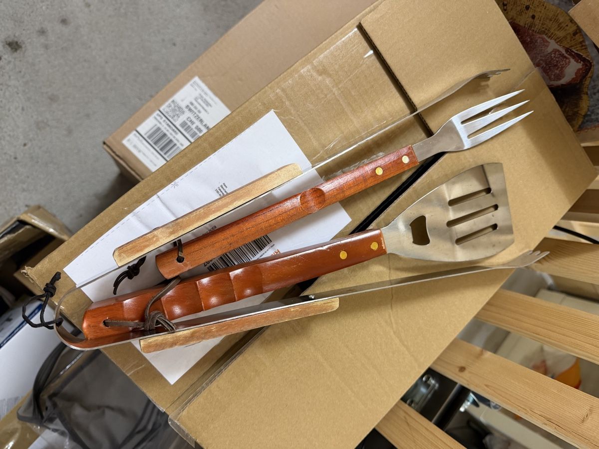 Elettrodomestici da cucina: Summer BBQ Tool Set - spatula, fork and tongs! – Usato da Zug venduto da pav_q5f7 1