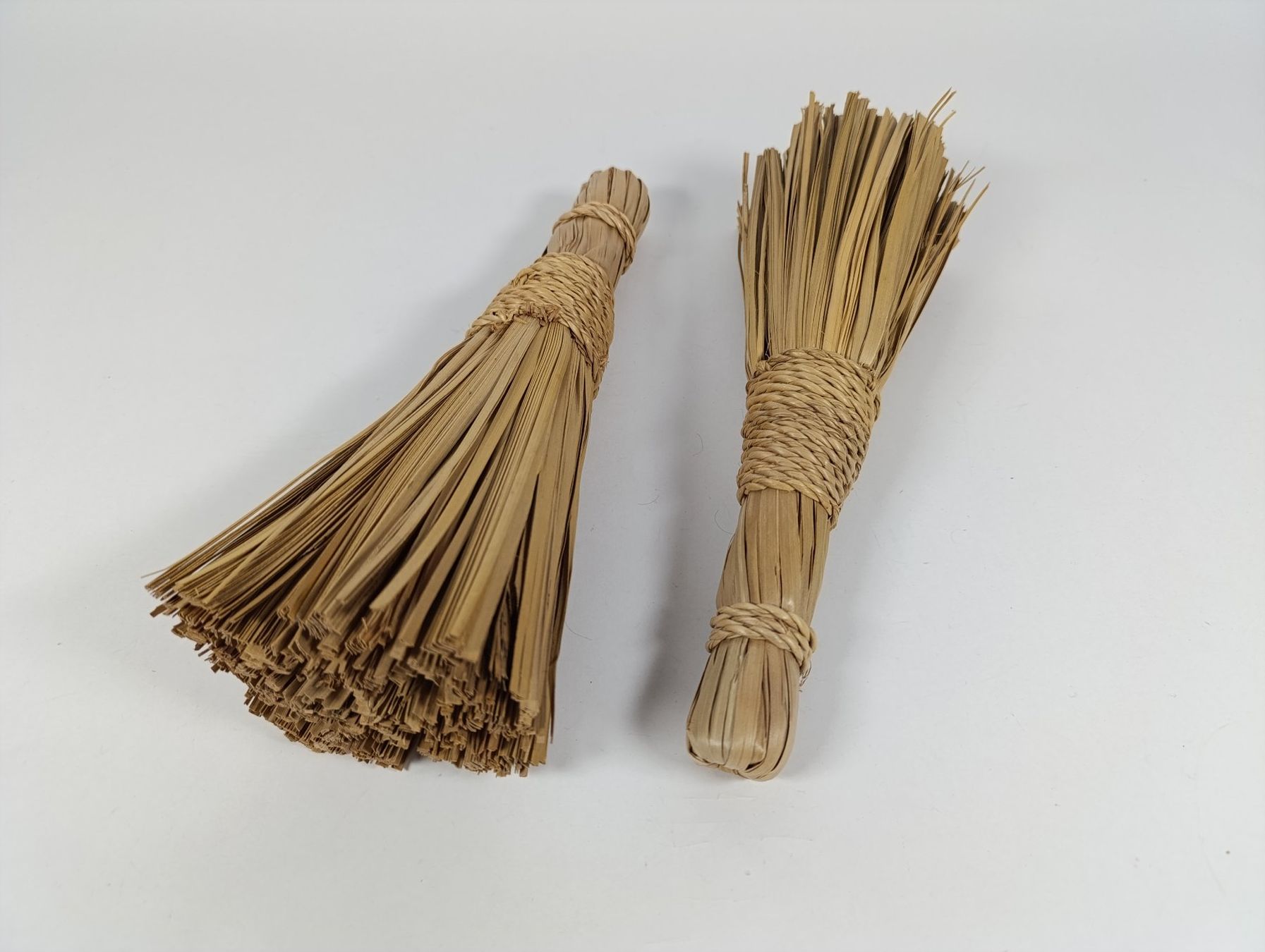 Altro in Apparecchi per la pulizia: Lot de 2 balayettes décoratives en osier – Usato da Thielle venduto da Plusvalue_Neuchatel