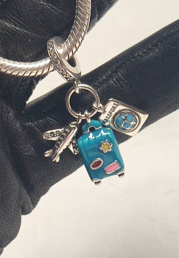 Ciondoli: Charm de voyage pour bracelet. – Nuovo e nell'imballaggio originale da Lamboing venduto da Qtrica 1