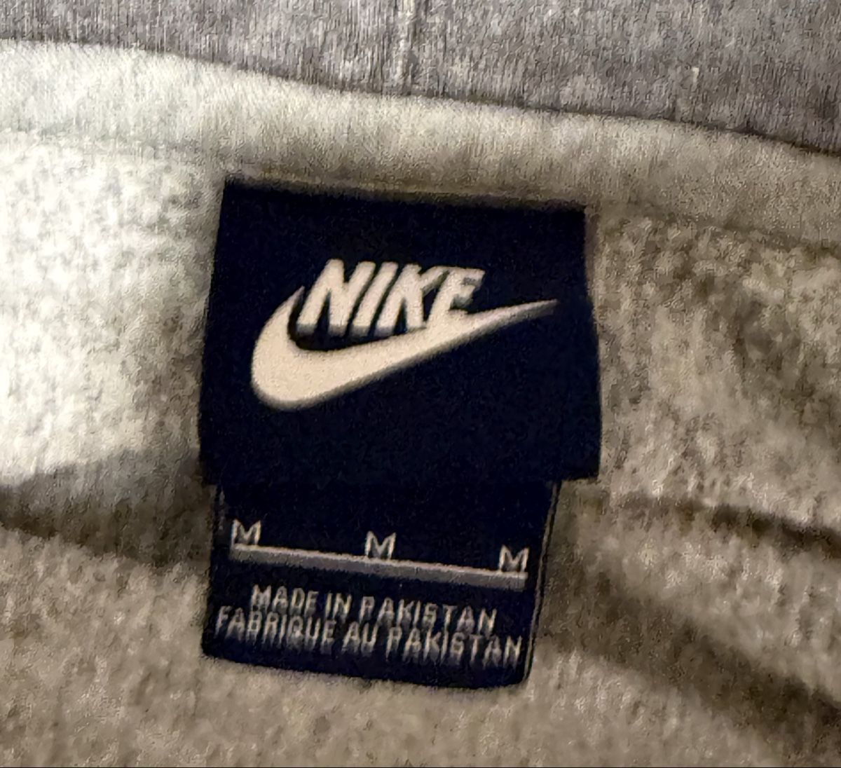 Nike Pullover & Sweatshirts: Nike Hoodie Grau, Grösse M – Gebraucht aus Winterthur von BB1974 1
