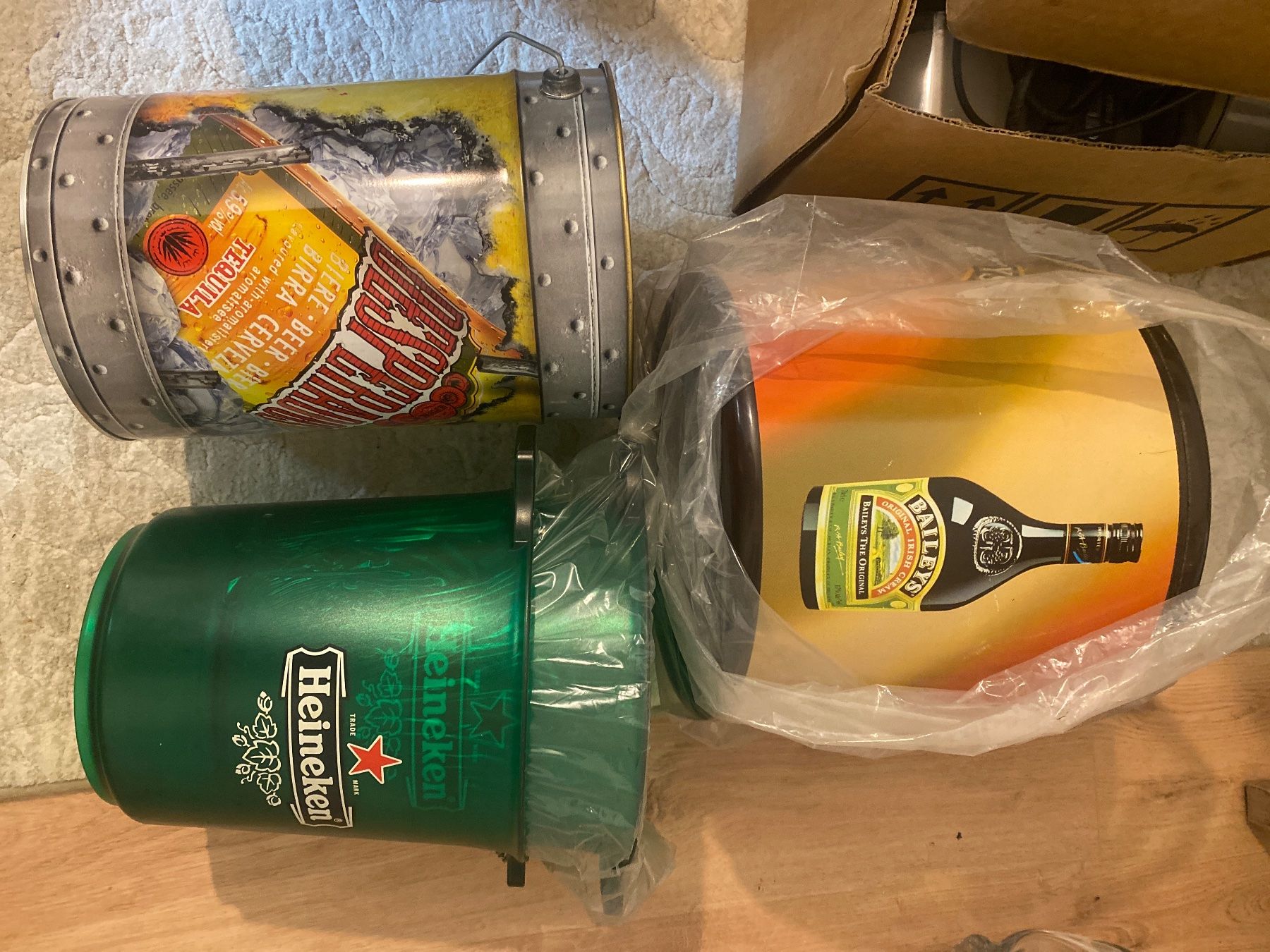 Tutte le decorazioni: Lot décoration pour bar – Usato da Cortaillod venduto da dyl_7j58 2
