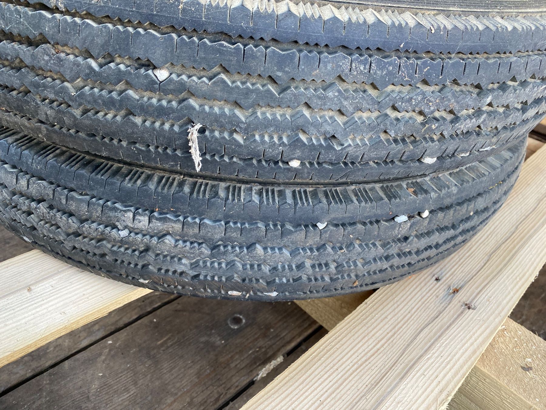 Carrozze: Pneu für Oldtimer oder Pferdekutsche 4.75/5.00 - 19 Dunlop – Usato da Algetshausen venduto da CHA101 1