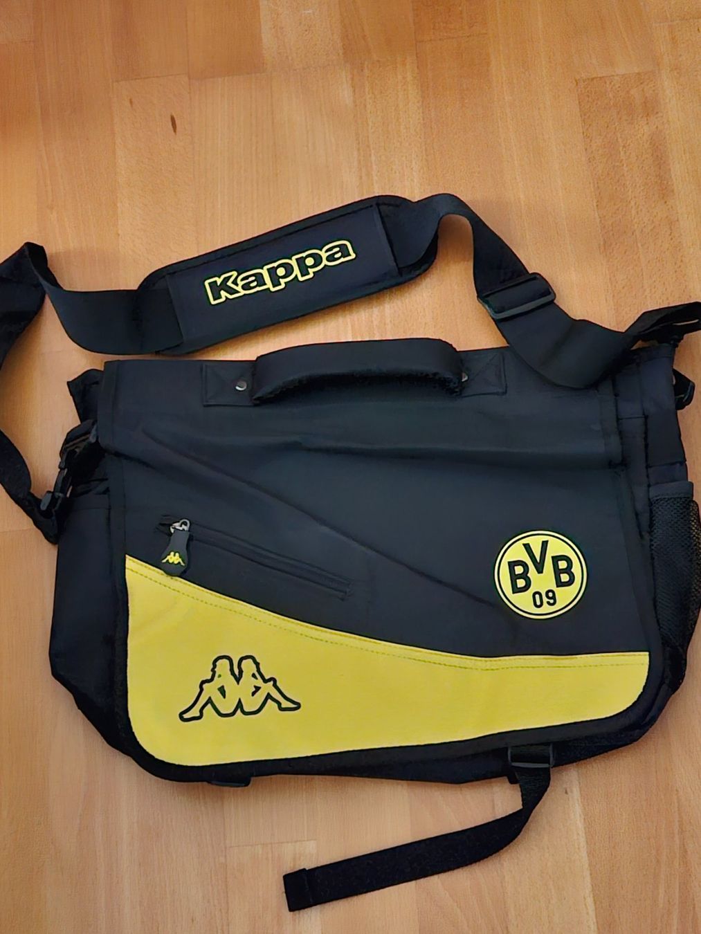 Kappa Borse: Neu: Kappa - BVB Laptop-Tasche – Nuovo (secondo la descrizione) da Uznach venduto da Laeuffer