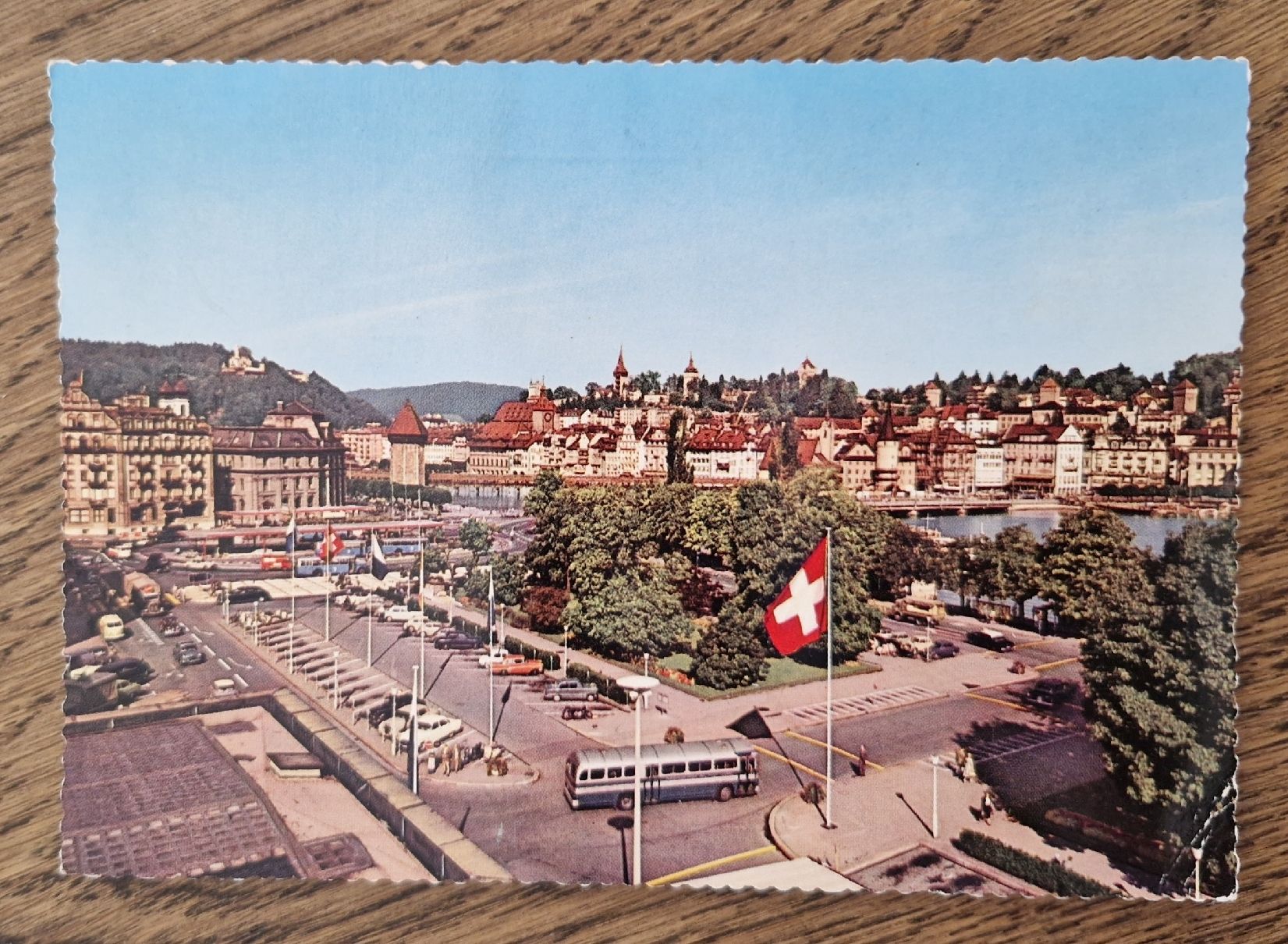 Cartoline postali: Luzern, Bahnhofplatz, Autos, Bus 1960 – Usato da Ebikon venduto da Donar50