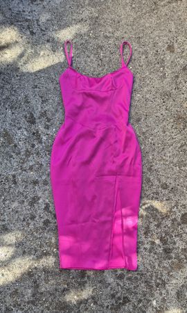 Robe House of CB rose fente sur le côté