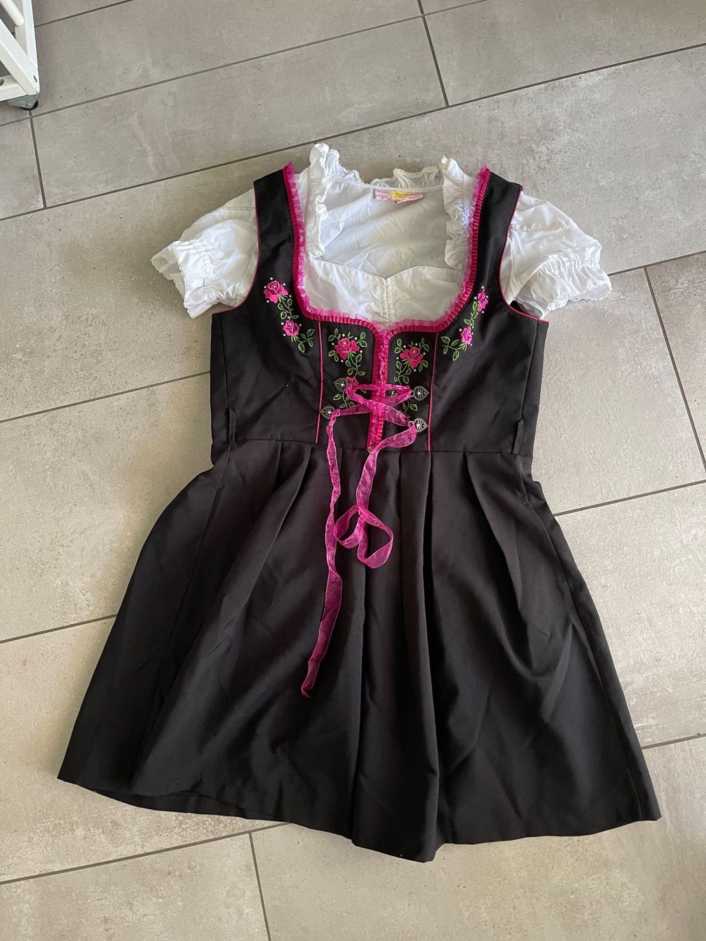 Kleider: Dirndl grösse 38 – Neu (gemäss Beschreibung) aus Tägerig von Unbekannt5522 1
