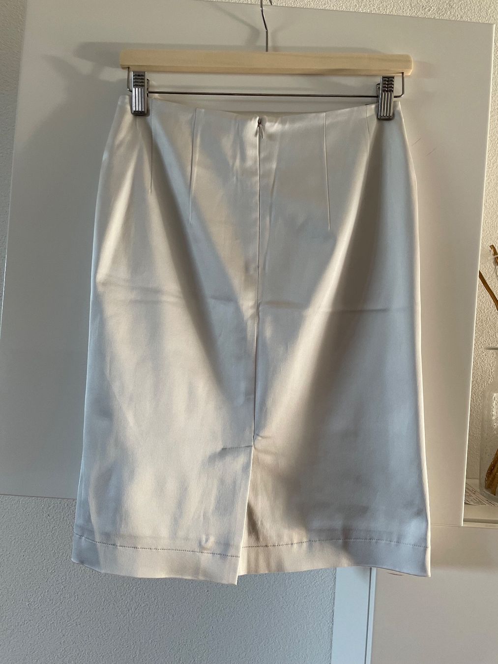 Gonne: Neu Satinrock von Elegance Paris Gr.36 – Nuovo (secondo la descrizione) da Felben-Wellhausen venduto da begean 2