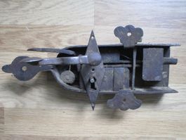 Antikes Türschloss geschmiedet