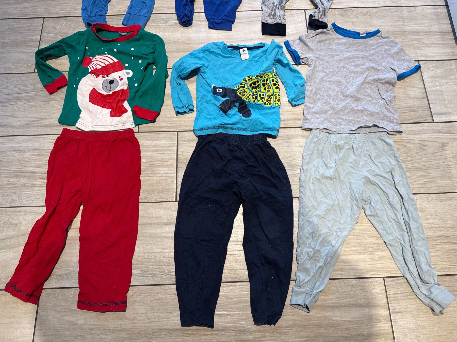 Pigiama & Simili: Pijama Set 98/104, 6 Stück – Usato da Gelterkinden venduto da Familienferien 2