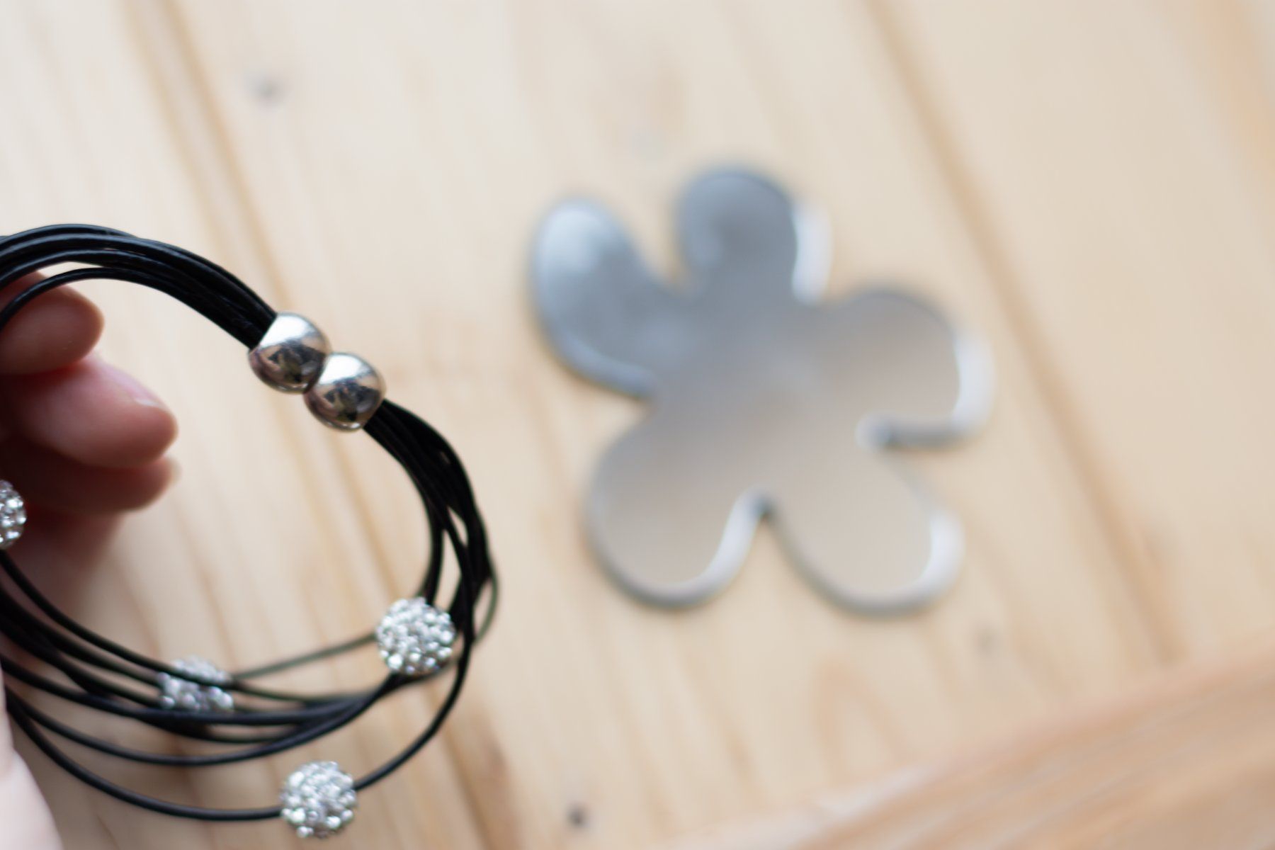 Bracciali & Braccialetti: Bracelet noir avec perles brillantes – Usato da Bossonnens venduto da noemie_01 1