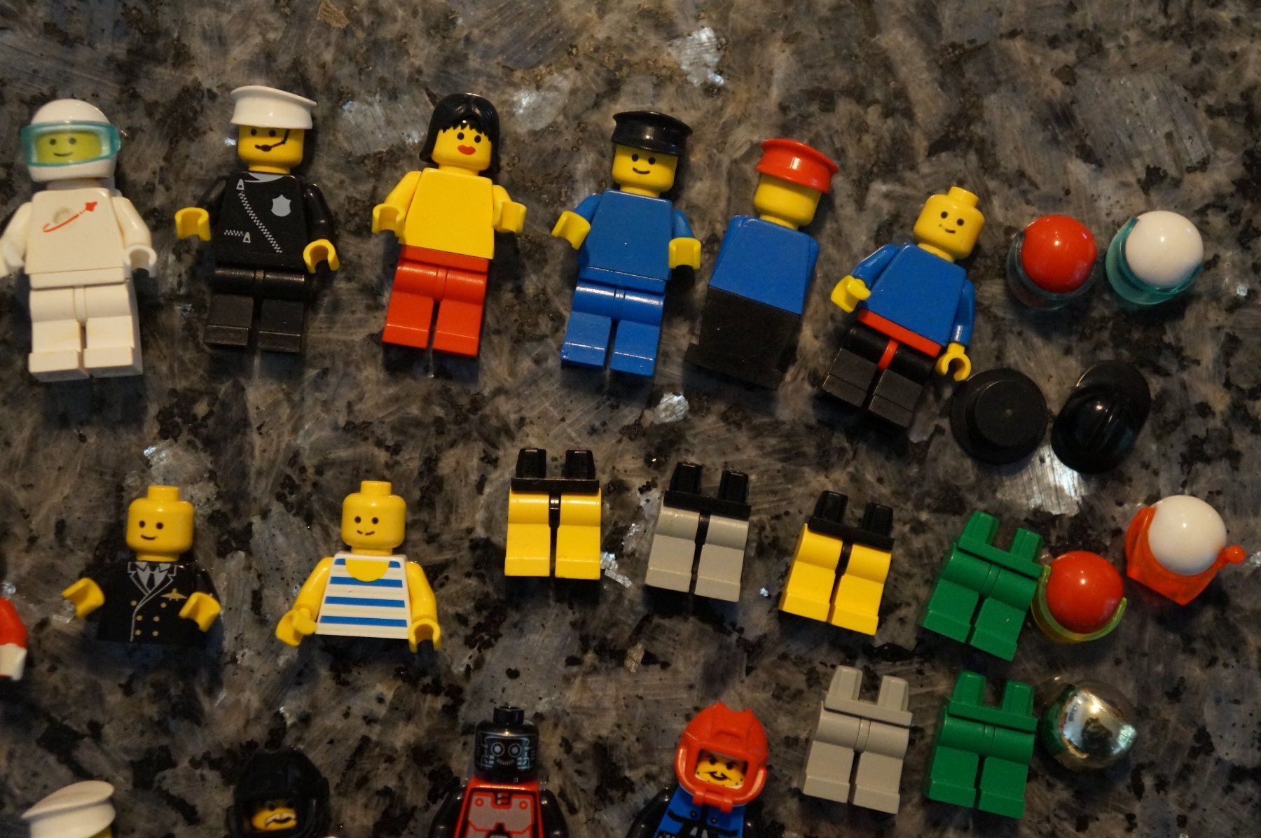 Lego Jouets: Lego Minifiguren mit Zubehör – D'occasion à bronschhofen par blackpearl01 2