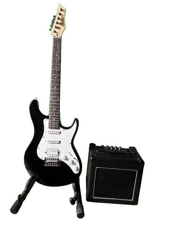 Musikinstrumente: Ashton E-Gitarre Komplettset – Gebraucht aus Gunzwil von mku_pv6y