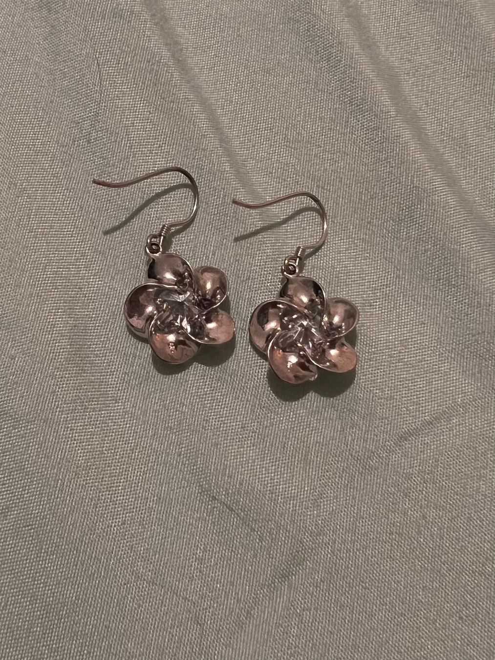 Orecchini pendenti & Orecchini a lobo: Floral earring – Usato da Genève venduto da Ballpencase 1