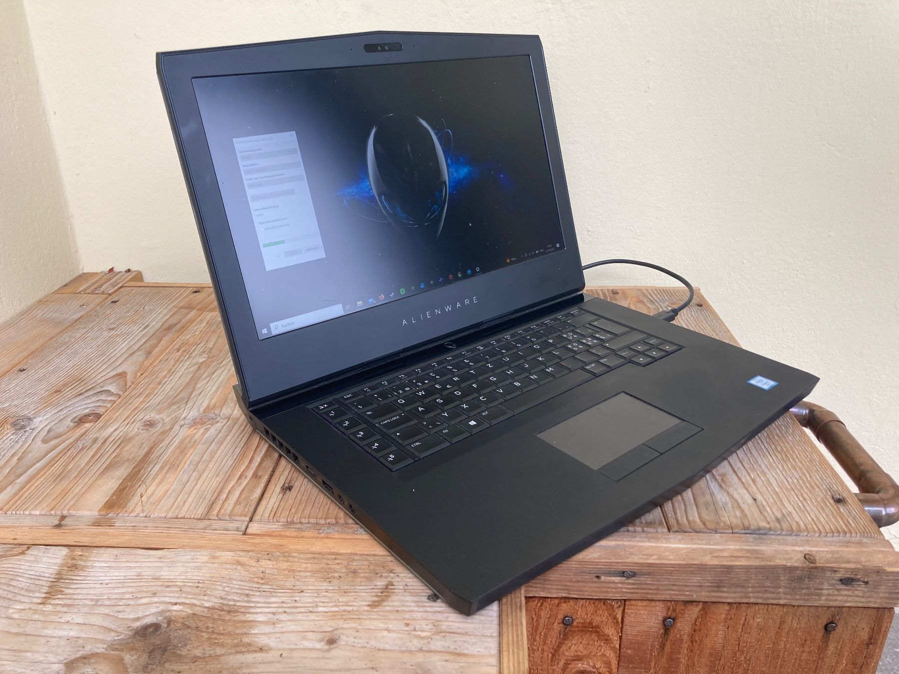 Alienware Notebooks: Alienware 15 R3 + Graphics Amplifier + GTX 10606GB – Gebraucht aus Basel von  3
