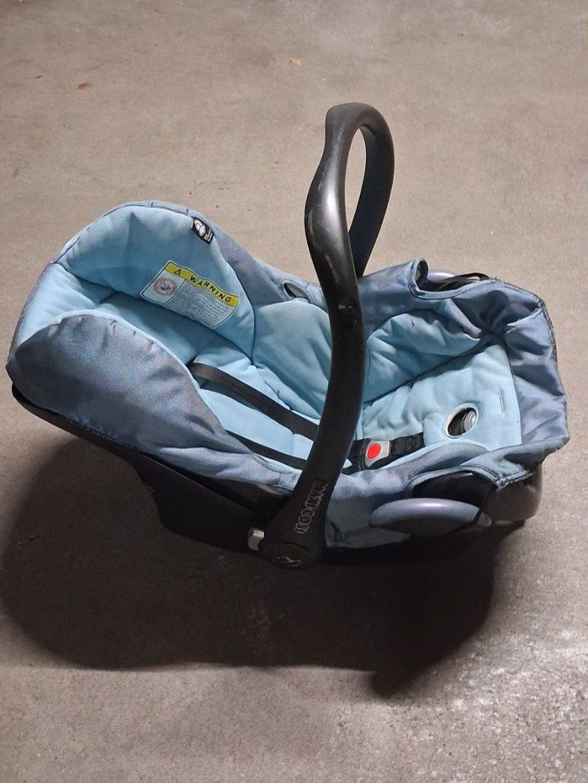 Maxi-Cosi Porte-bébés ventraux & dorsaux: Maxi Cosi Babyschale blau – D'occasion à Bern par KavIndustries 1